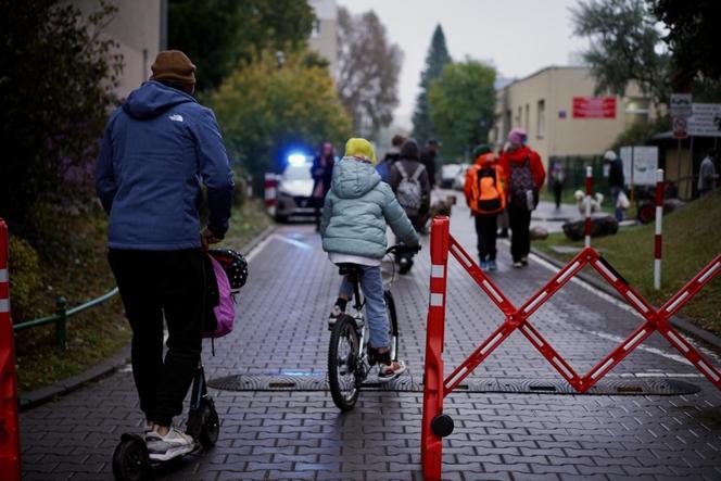 Kolejna "Szkolna ulica" w Warszawie. Samochodem tam nie wjedziesz