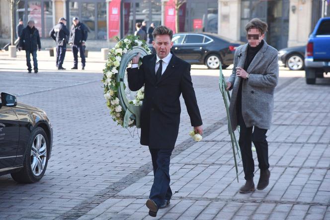Rodzina na pogrzebie Królikowskiego