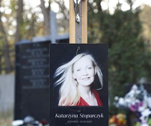 Tak wyglądają groby Zapasiewicza, Tyma, Kołaczkowskiej, Stoparczyk