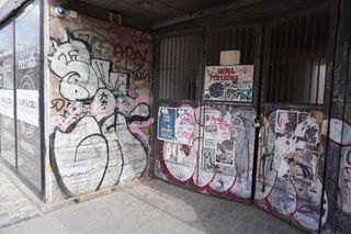 Bazgroły na Marszałkowskiej 