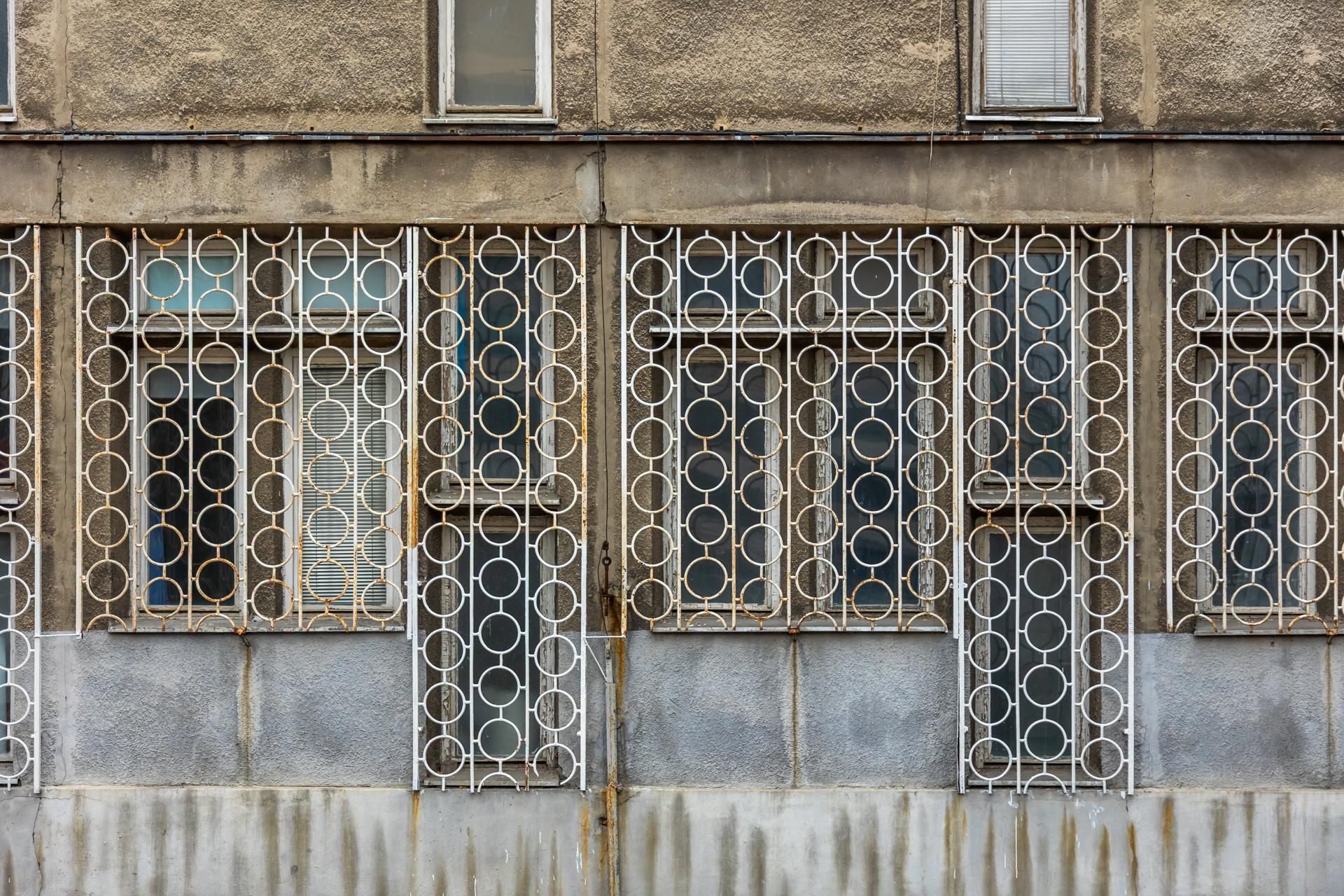 Zabytkowa hala na Suwak 4 w Warszawie