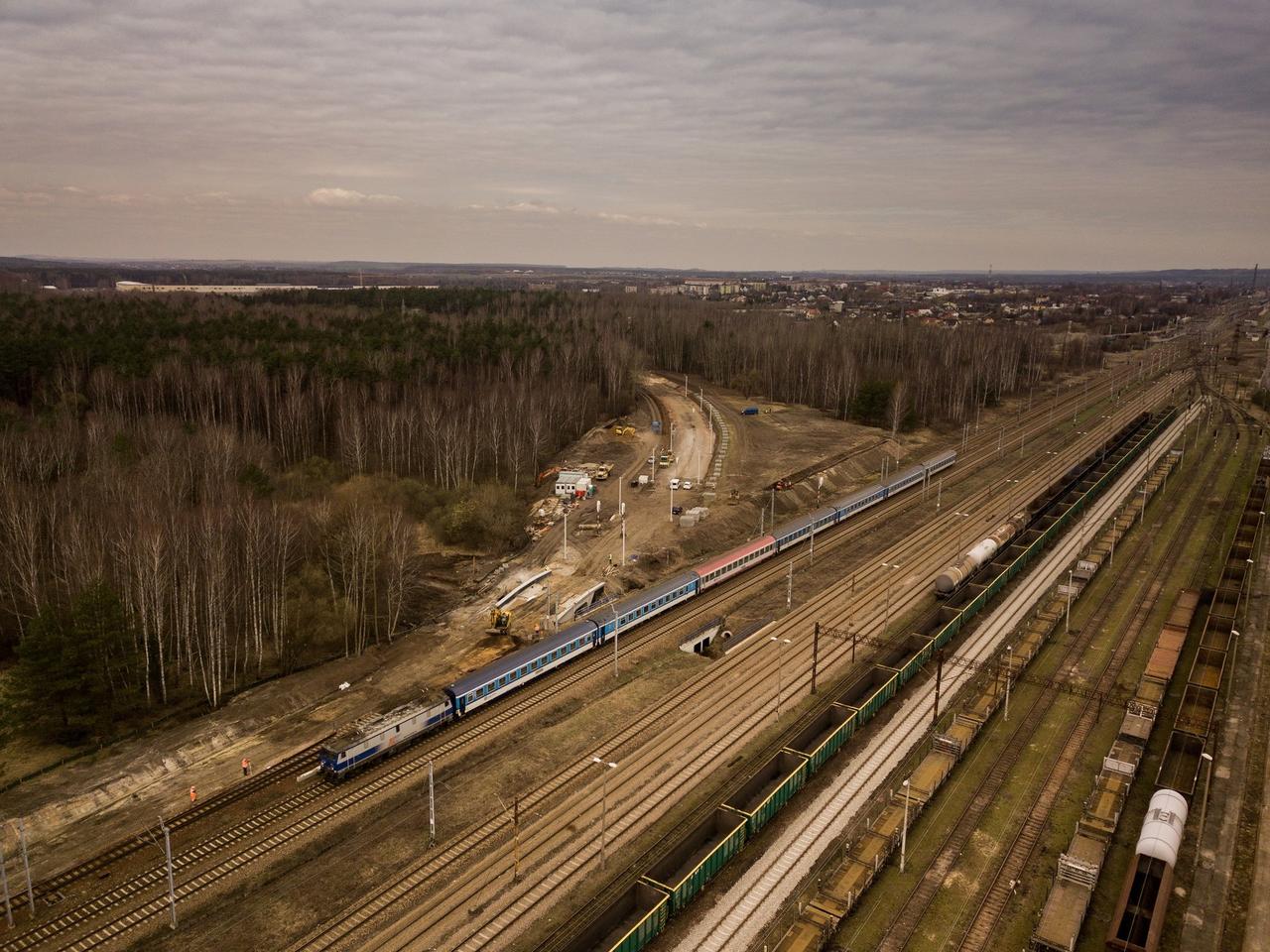 Coraz bliżej połączenia kolejowego z lotniskiem w Pyrzowicach. Trwają prace na odcinku między Siewierzem, a terenem przyszłej stacji Pyrzowice-Lotnisko
