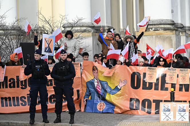 Protest kupców z Marywilskiej przed ratuszem