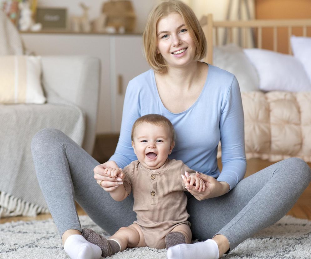 Rozwój niemowlęcia w pierwszym roku. Co jest normą, a co już nie?