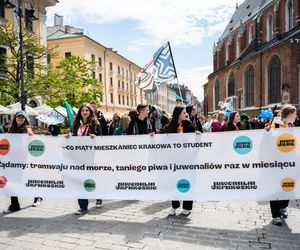Korowód studentów podczas juwenaliów 2025 w Krakowie