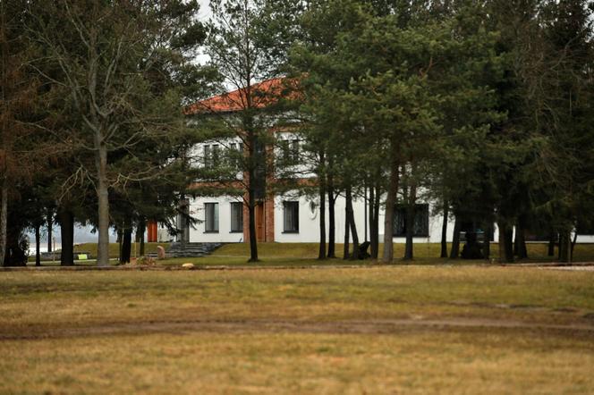 Pałac nad jeziorem czeka na Kaczyńską