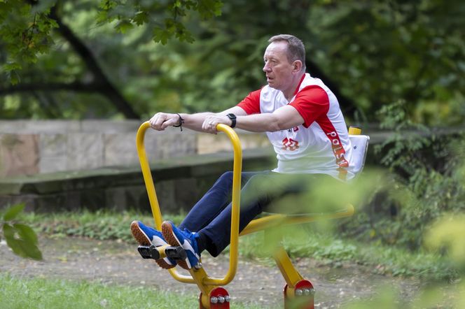 Były minister z PiS Robert Telus na siłowni