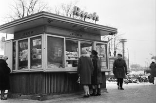 QUIZ PRL. Szybko, tanio i po drodze. Czy pamiętasz, co kupowałeś w kioskach RUCHU?