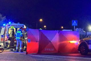 Koszmarne potrącenie człowieka w Święcicach. Na ulicę wysypały się pomidory. Lądował LPR