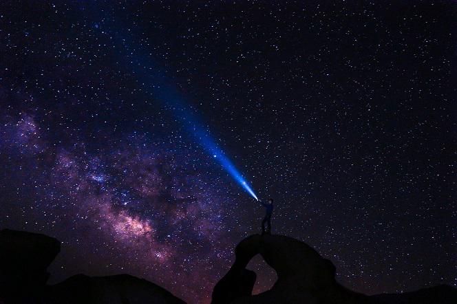 Eta Akwarydy, czyli majowa noc spadających gwiazd. Kiedy i gdzie oglądać rój meteorów?