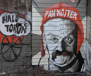 Nowy mural w centrum Torunia. To ludzie, których znała większość mieszkańców [GALERIA]