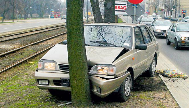 Pijak kazał dziecku wieźć się autem