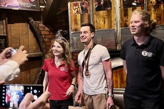 Kolejne szachowe zmagania w toruńskim Hard Rock Pubie Pamela. Wyjątkowa kopia z XII wieku zaprezentowana