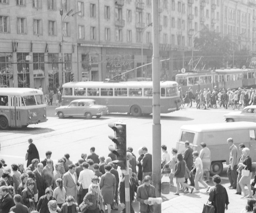 Jakimi samochodami jeździło się w czasach PRL? 
