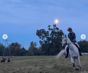 Agnieszka Woźniak-Starak wyglądała jak z brytyjskiej arystokracji. Co za luksus!
