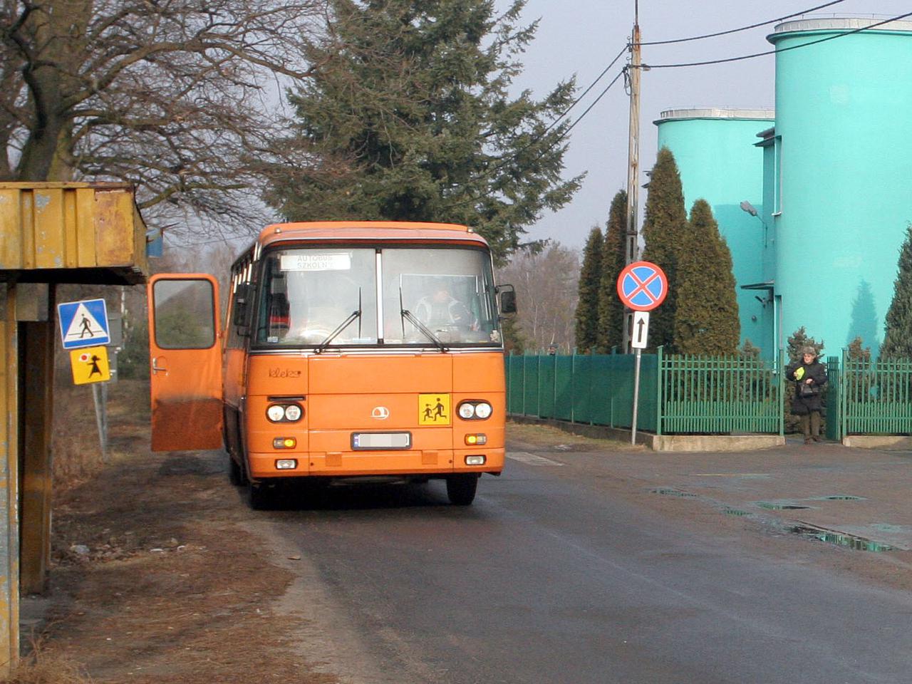 Uczeń bez OSŁONY UST i NOSA gimbusem do szkoły NIE POJEDZIE