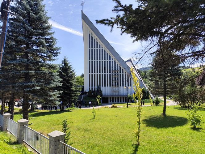 Tragedia w Starej Wsi. Pogrzeb Justyny i Zbigniewa