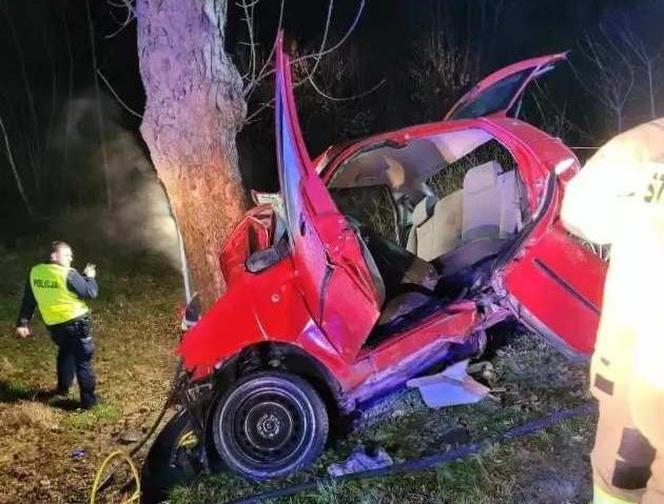 Dwie osoby zginęły w wypadku drogowym w Kąśnej Górnej w Małopolsce. 