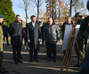 Polskie fabryki amunicji ponad podziałami. Szef MON i marszałek Sejmu w Rzeszowie 