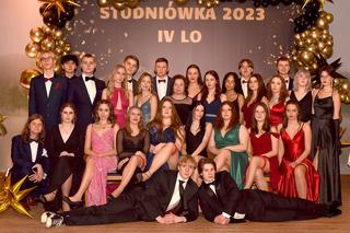 Studniówka IV LO w Olsztynie. Piękne maturzystki zachwyciły kreacjami [ZDJĘCIA]