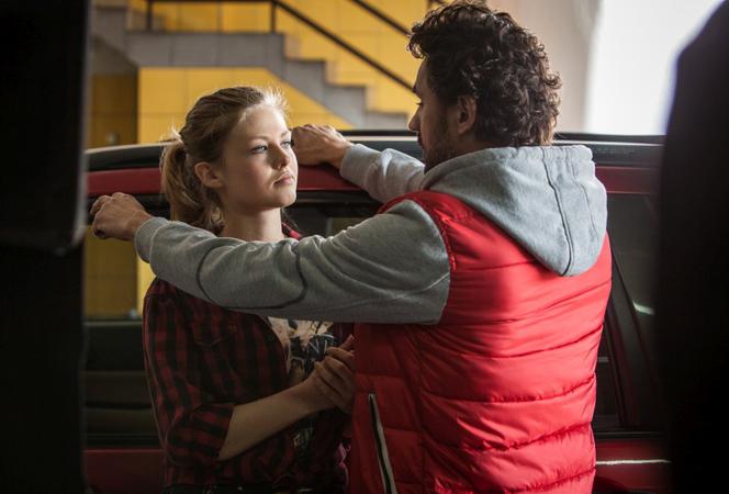 To nie koniec świata 2 sezon odc. 25. Blanka (Anna Karczmarczyk), Janusz (Piotr Jankowski)