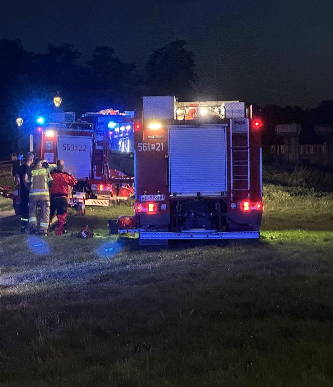 Koszmar pod Warszawą. Ciało zwisało głową w dół z zapory wodnej