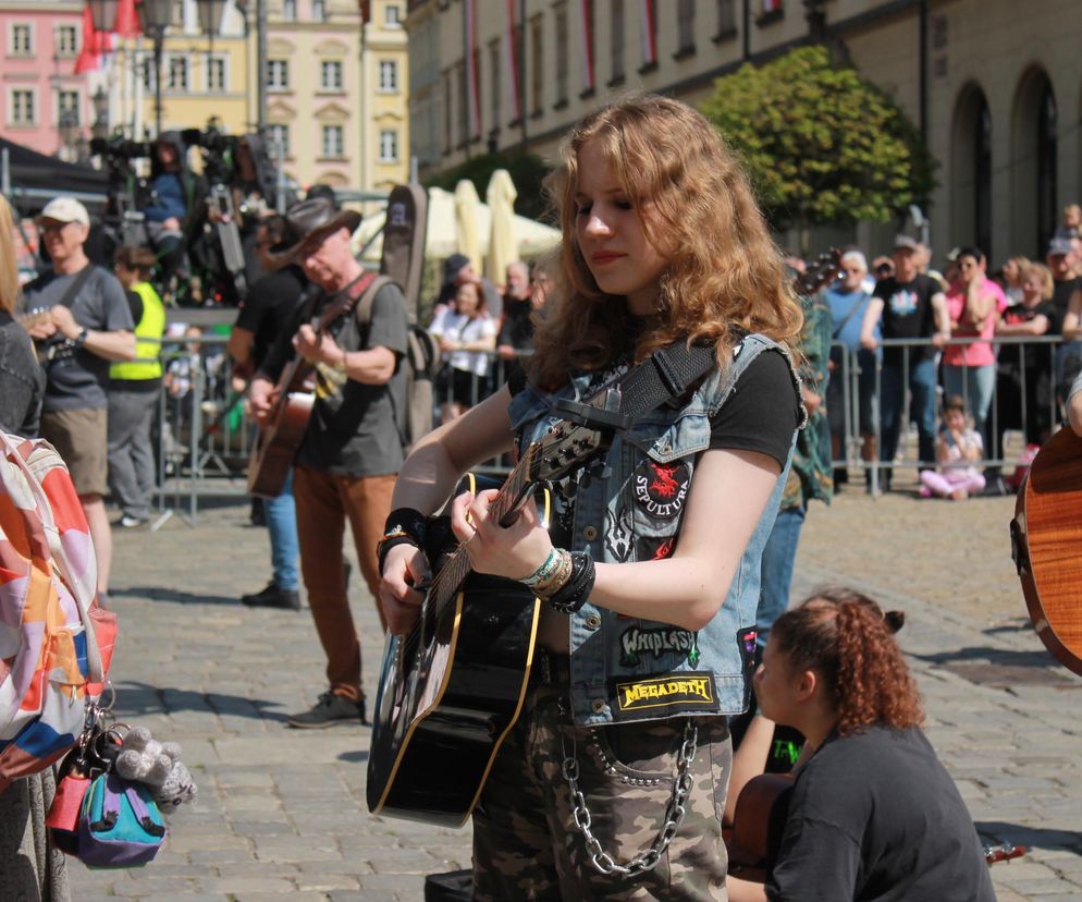 Wrocław zamienił się w gitarową stolicę Polski. Trwa Gitarowy Rekord Świata 2025