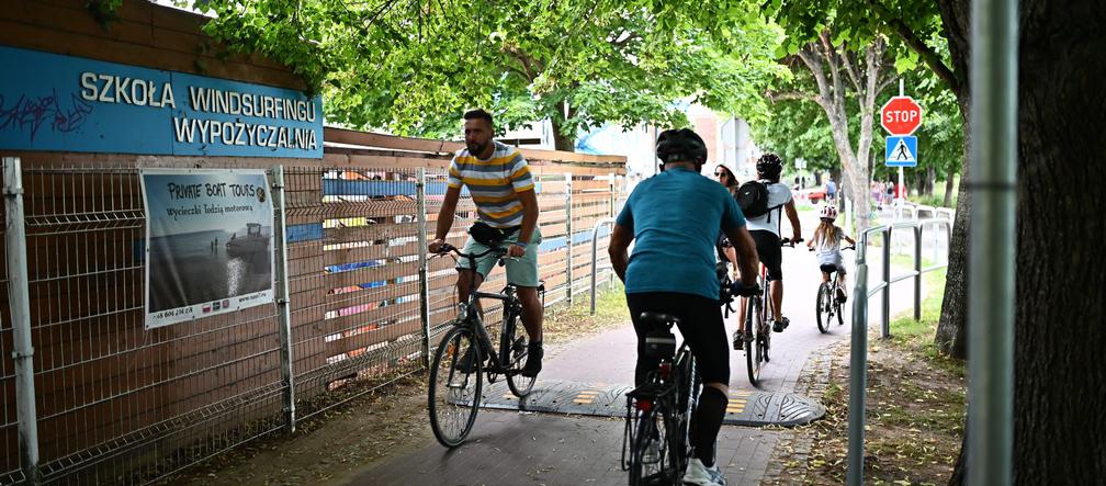 Progi zwalniające na trasach rowerowych