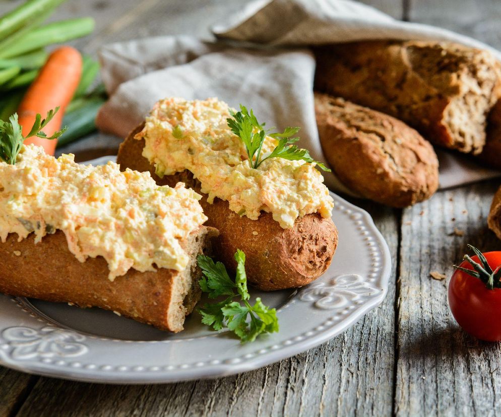 pasta jajeczna z suszonymi pomidorami