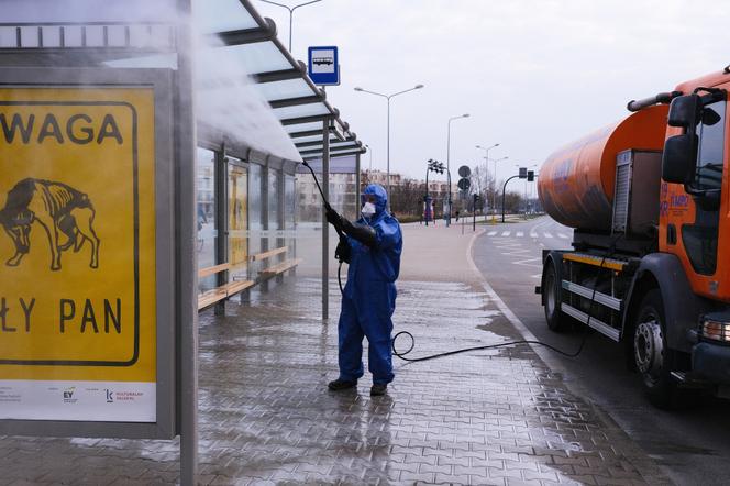 Kraków dezynfekuje okolice szpitali i punkty testowania na obecność koronawirusa