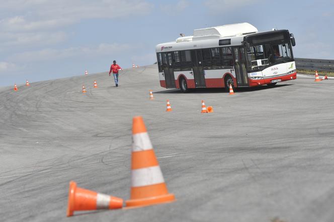 Autobusy w poślizgu! Kto tym razem okazał się najlepszym kierowcą autobusu? 