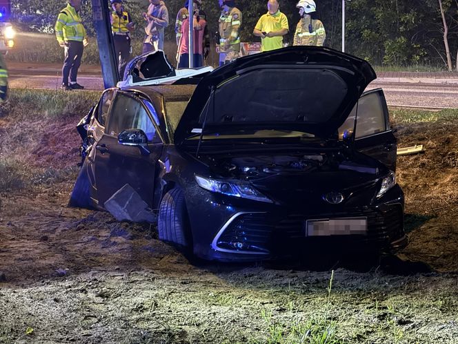 Toyota wjechała pod ciężarówkę. Dramatyczny wypadek pod Legionowem