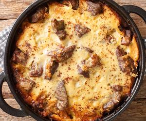  Jagnięcina w najlepszym wydaniu – oto przepis na Tave Kosi. Spróbuj i zakochaj się w tym smaku