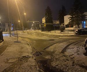 Zima zaatkowała w Olsztynie. Na ulicach zrobiło się biało [ZDJĘCIA]