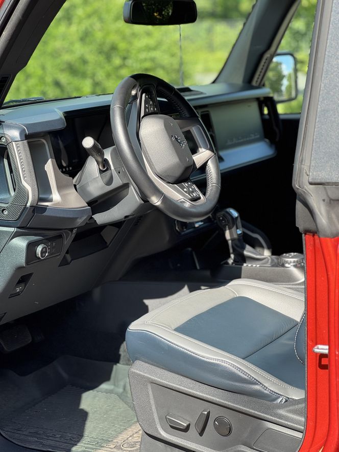Wnętrze Forda Bronco