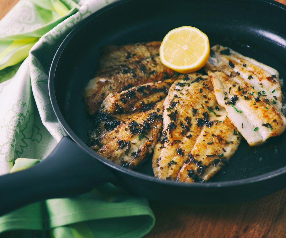 Bogate w kwasy omega-3, ubogie w rtęć. Ryby, które warto często jadać