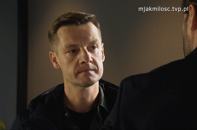 M jak miłość, odcinek 1712: Paweł (Rafał Mroczek), Sowiński (Konrad Jałowiec)