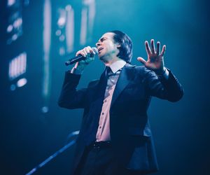 Koncert Nicka Cave'a & The Bad Seeds dostępny do oglądania za darmo! Dzikie bóstwo na paryskiej scenie