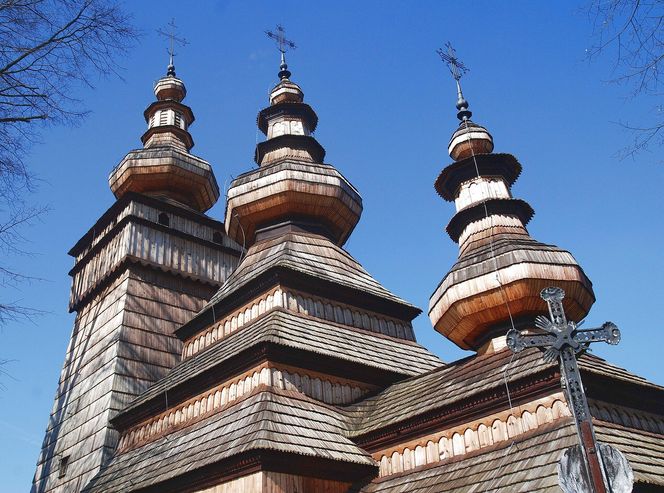 To dawna małopolska wieś rycerska. Znajduje się w niej najpiękniejsza łemkowska cerkiew