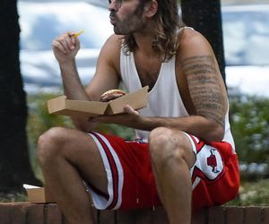 Radzimir Dębski umówił się ze znajomymi na burgera