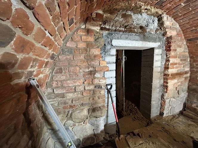 Co kryje tajemnicza krypta w klasztorze w Kazimierzu Biskupim