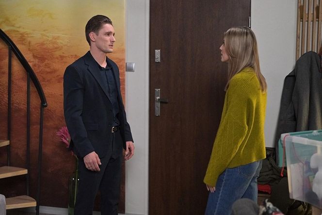 Pierwsza miłość, odcinek 4005. Oskar (Filip Gurłacz), Kalina (Magdalena Wieczorek)