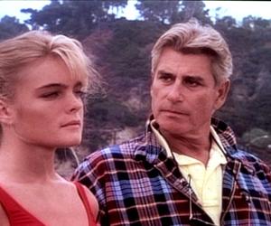 Erika Eleniak, Albert Stratton