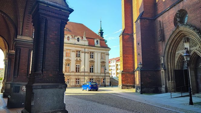 Zabytki stoją tu jeden przy drugim. To dolnoslaskie miasto wygląda jak z pocztówki, ale bez tłumów