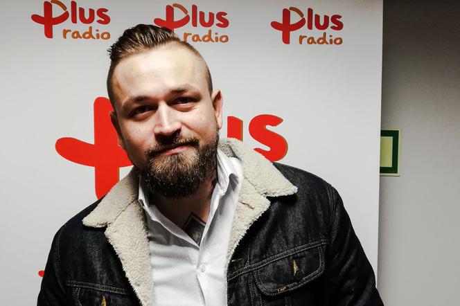 Krzysztof Iwach: „Nie boję się mikrofonu i kamer. Korzystam z życia”