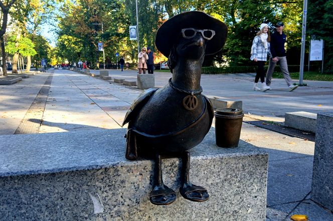 Rzeźby "Marianów" w Kołobrzegu