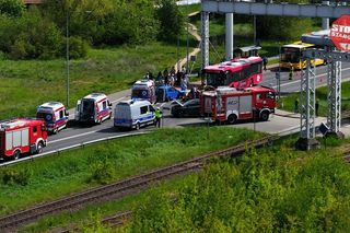 Stargard: 12 poszkodowanych po zderzeniu autobusu z samochodami. WIDEO z monitoringu