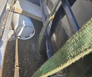 Załadował samochód na pakę i „zabezpieczył” go… butlami z gazem. Policjanci oniemieli