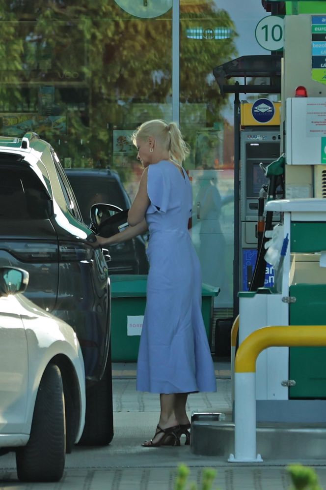 Małgorzata Kożuchowska jeździ autem za pół miliona w obcasach