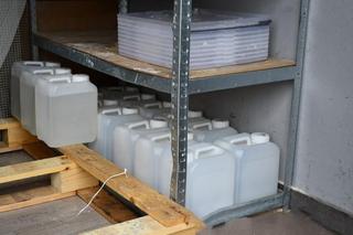 Policjanci rozbili nielegalną fabrykę mefedronu. Było tam 12 kg narkotyków 